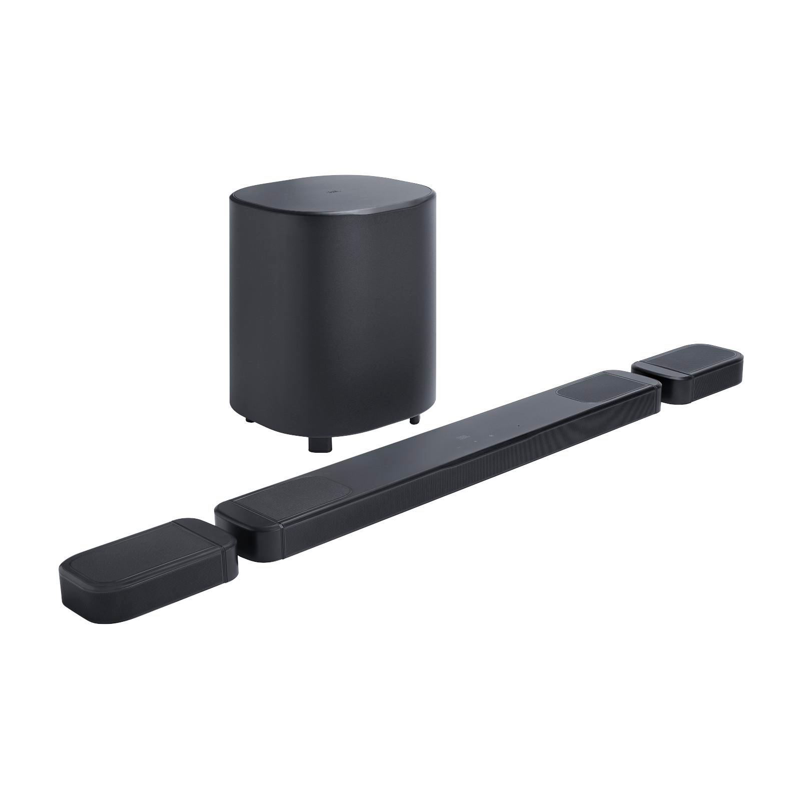 Eine schwarze Soundbar, ein Subwoofer und zwei abnehmbare Lautsprecher auf weißem Hintergrund.