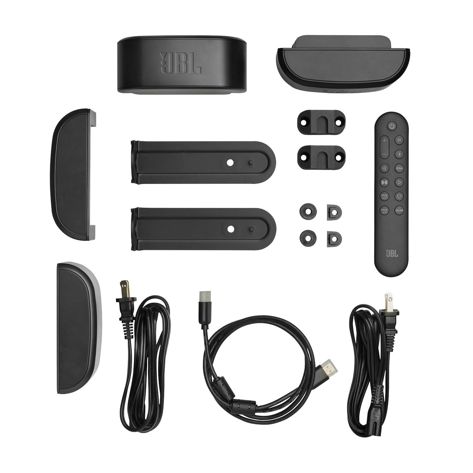 Verschiedene Teile eines schwarzen Soundbar-Systems, einschließlich Fernbedienung, Kabel und Befestigungsmaterial.