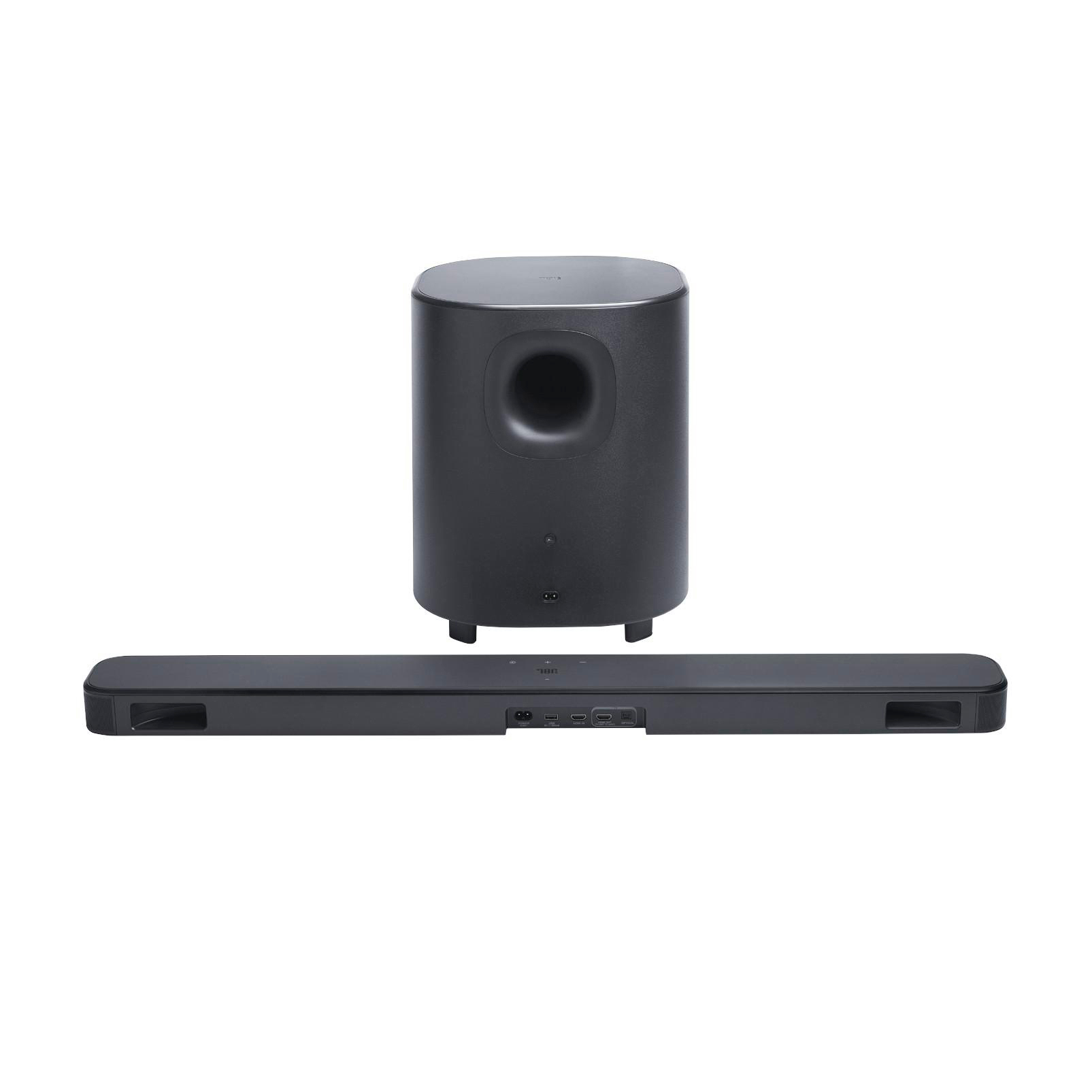 Schwarze Soundbar und Subwoofer-Setup auf weißem Hintergrund.