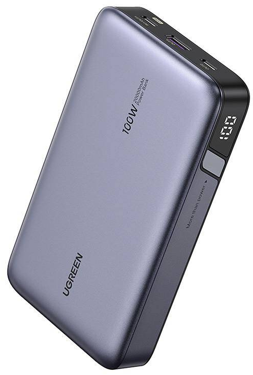 Szürke power bank, 100-at mutat a kijelzőn, USB-C portokkal és UGREEN logóval.