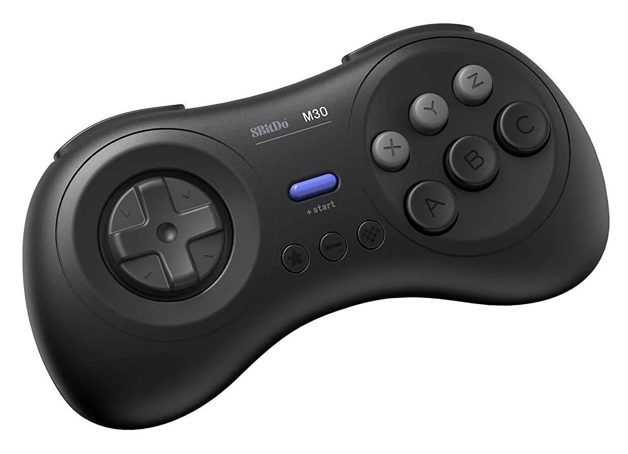 Czarny kontroler z D-padem, przyciskami i joystickami. 8BitDo M30. Białe tło.