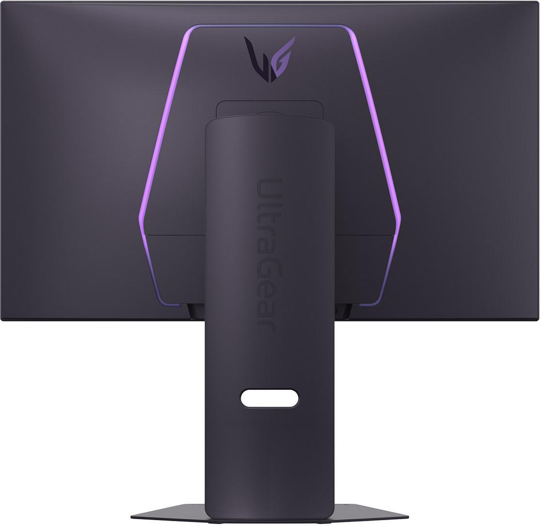 Die Rückseite eines LG UltraGear Monitors auf einem Ständer, mit lila Lichtakzenten.