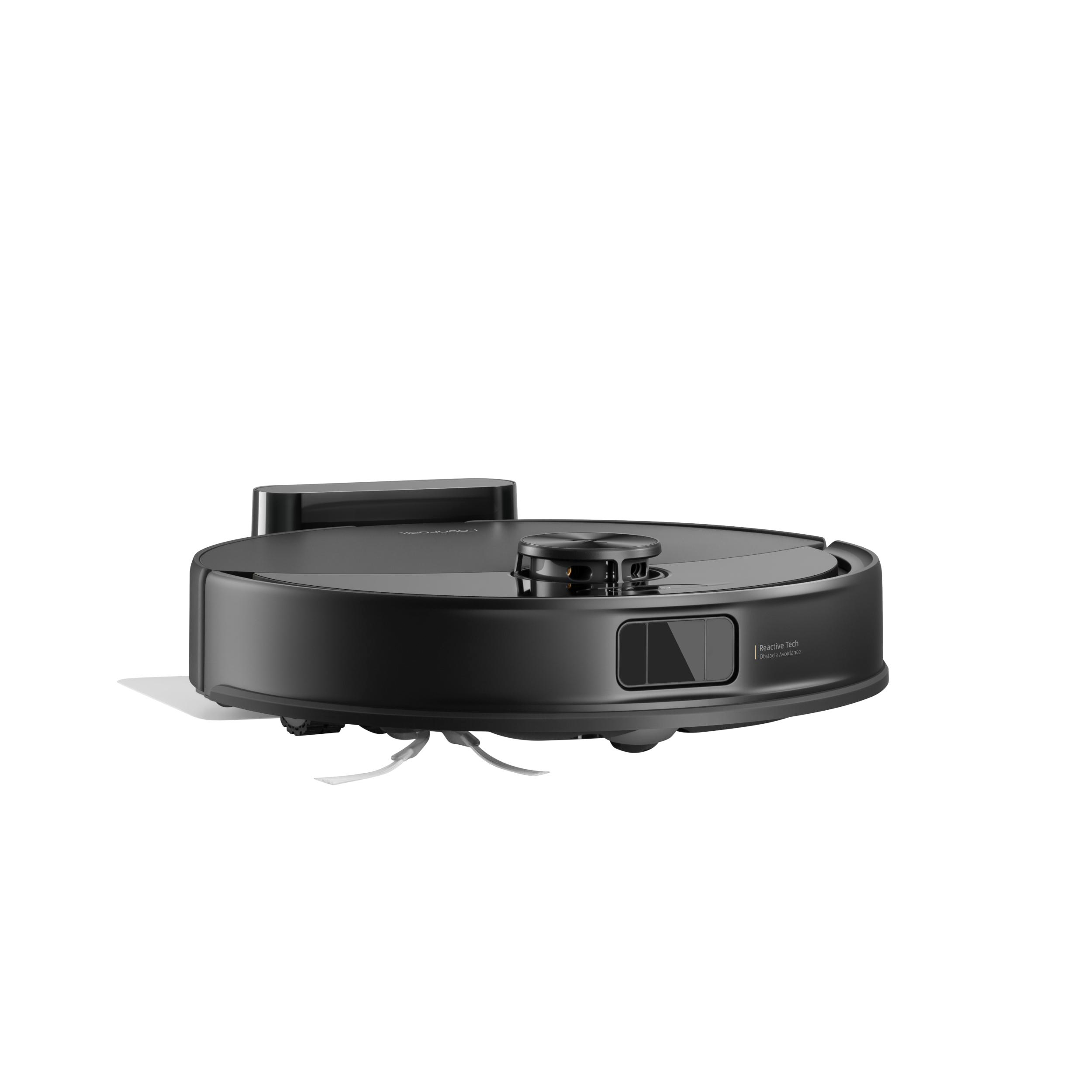 Schwarzer Roboter-Staubsauger mit Ladestation auf weißer Oberfläche.