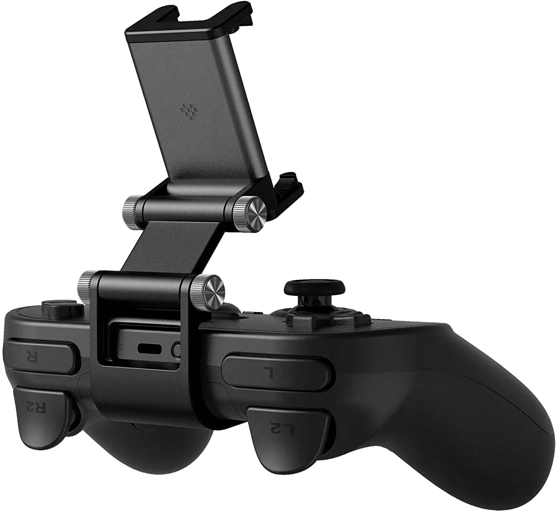 Czarny kontroler przymocowany do uchwytu na telefon. Posiada przyciski, triggery i pad kierunkowy.