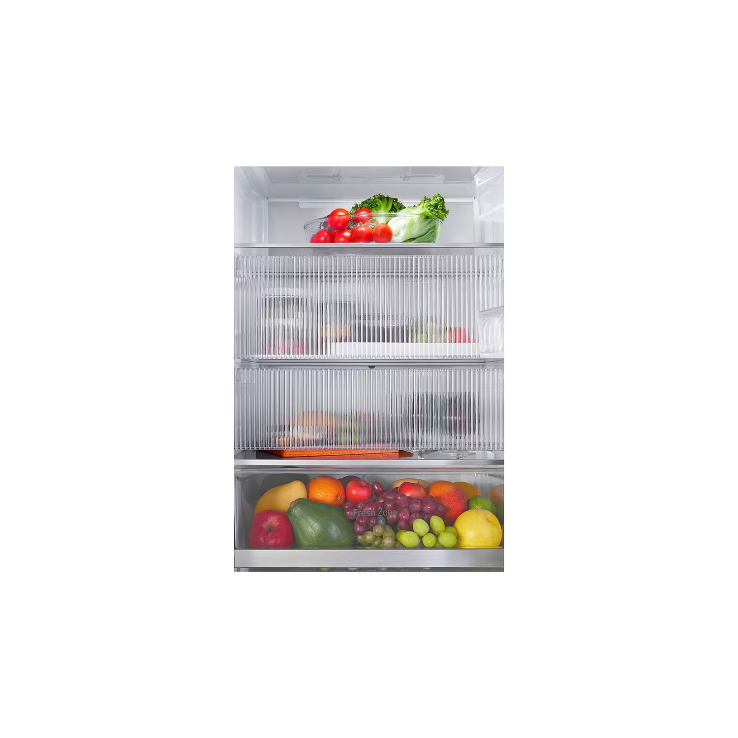 Koelkastinterieur met fruit en groenten, verschillende planken met voedsel.