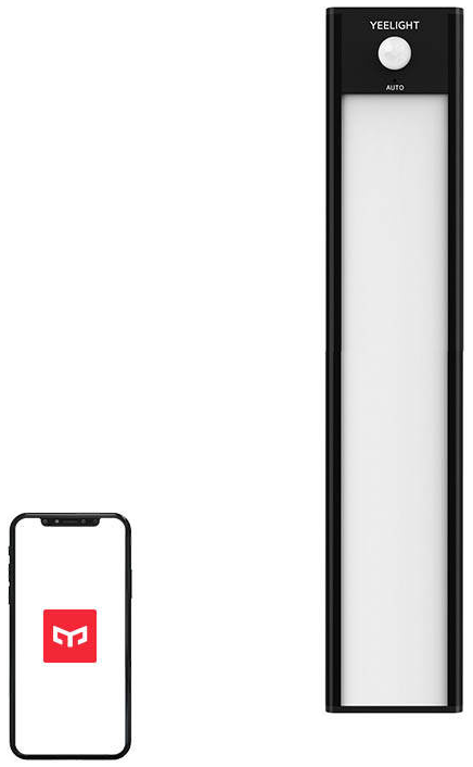 Fekete Yeelight lámpa és piros logós telefon fehér háttérrel. A lámpa hosszú és vékony.