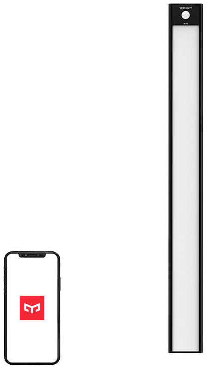 Fekete Yeelight lámpa és piros logós telefon fehér háttérrel. A lámpa hosszú és vékony.