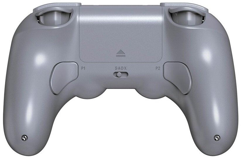 Widok z tyłu jasnoszarego gamepada 8BitDo Pro 2. Pokazuje tył z przyciskami P1, P2 i przełącznikiem.