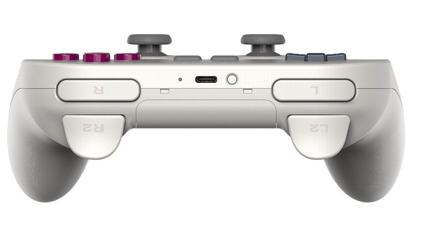Widok z boku białego kontrolera z szarymi i fioletowymi przyciskami oraz przyciskami L/R. Posiada port USB.