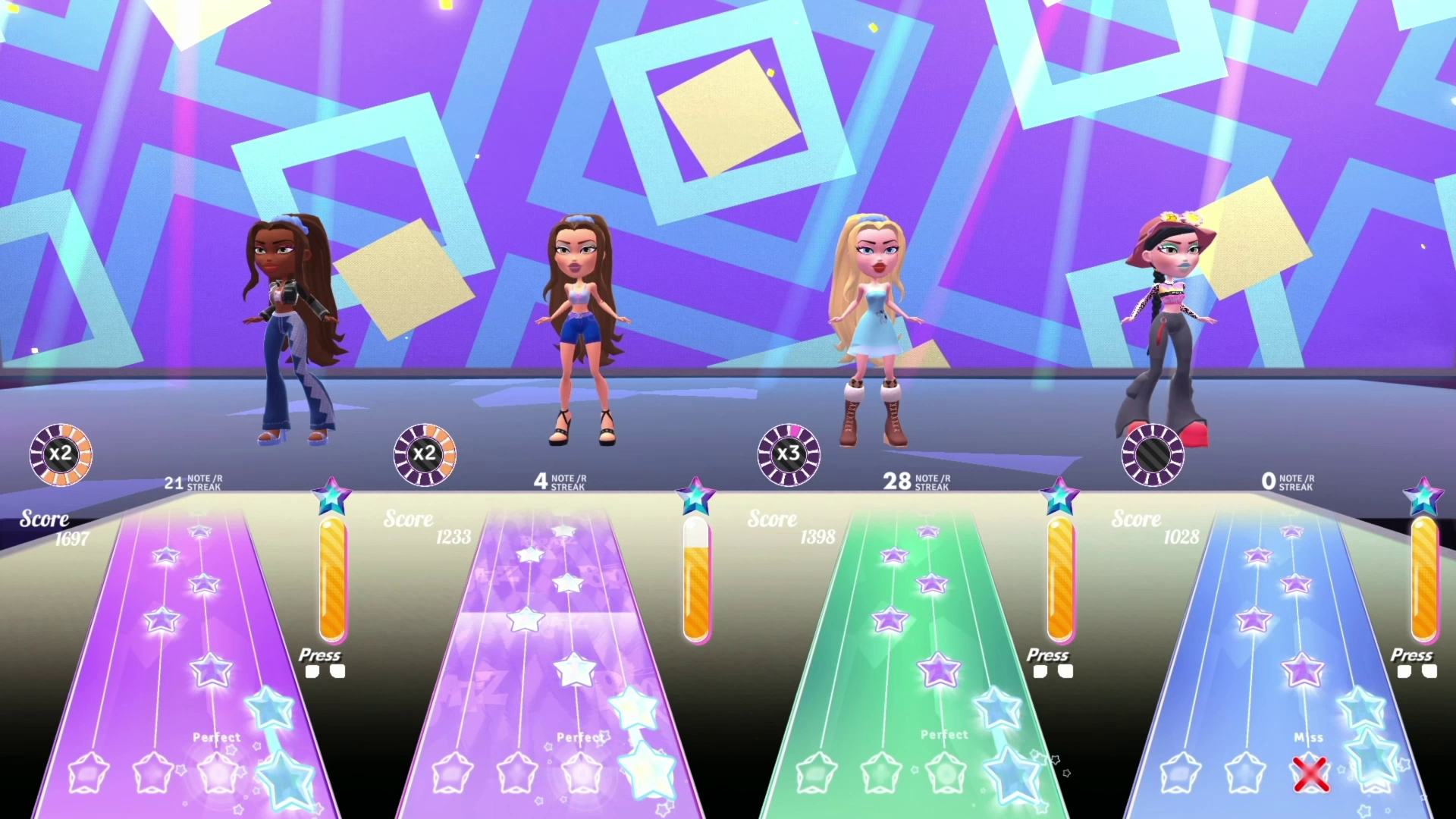 Cuatro muñecas Bratz en el escenario, cada una en un camino de diferente color, jugando un juego de música.