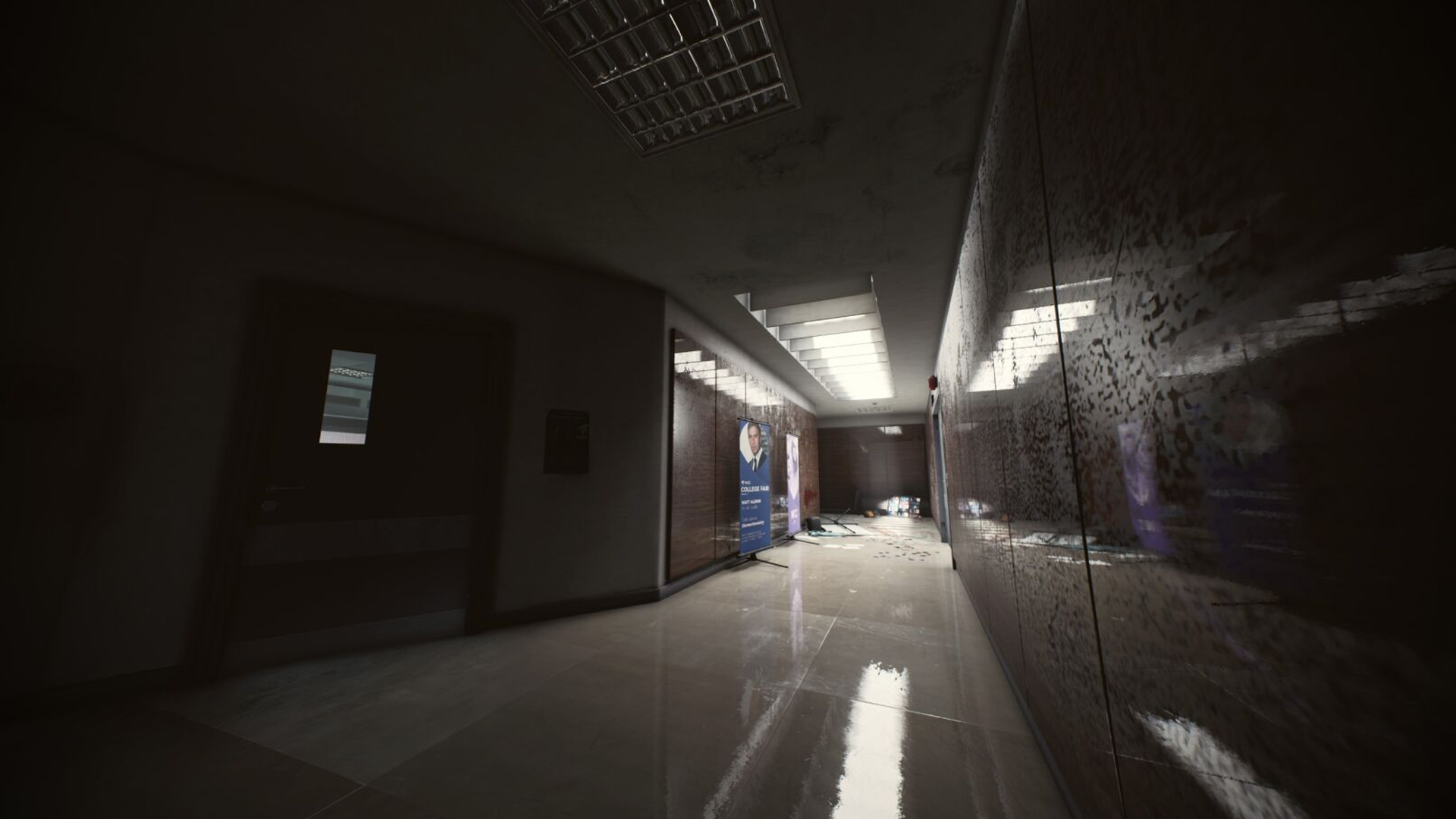 Pasillo interior: pasillo largo y vacío con puertas y luces brillantes en el techo.
