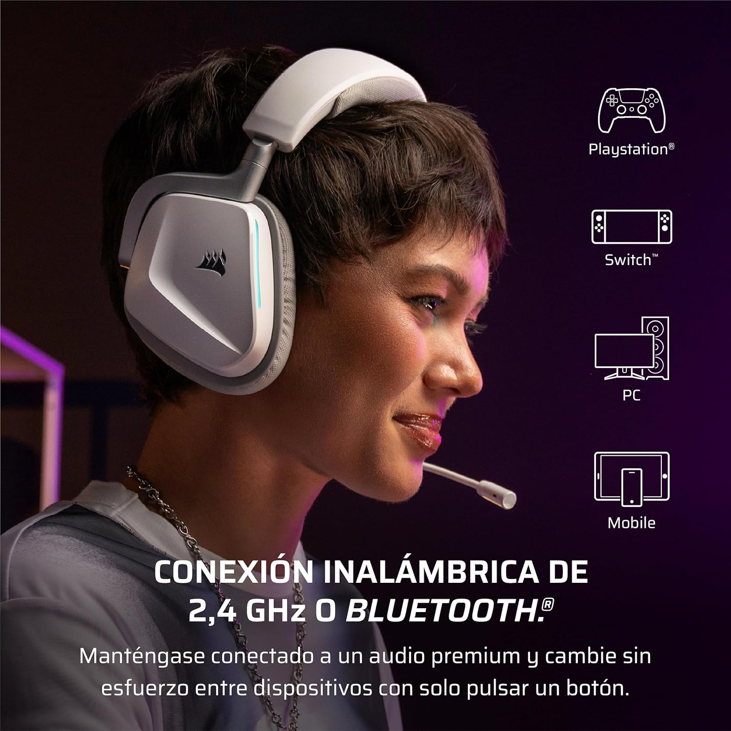 Una persona con unos auriculares blancos con micrófono. El texto dice CONEXIÓN INALÁMBRICA DE 2,4 GHZ o Bluetooth.