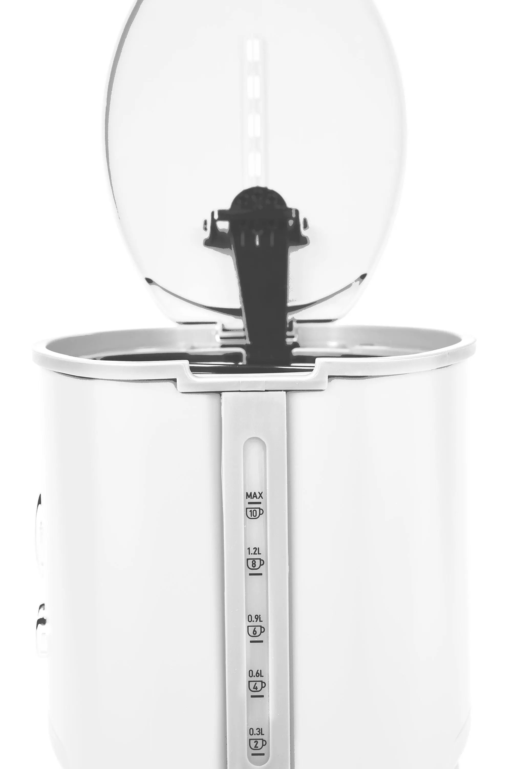 Biały czajnik elektryczny z otwartą pokrywą. Widoczny wskaźnik poziomu wody.