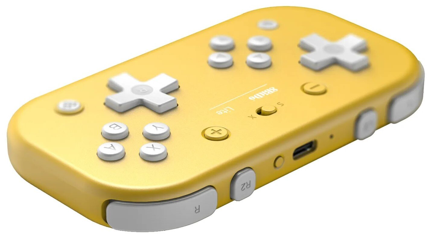 Żółty kontroler 8BitDo Lite pod kątem. Widoczne przyciski. Bok ma przyciski.