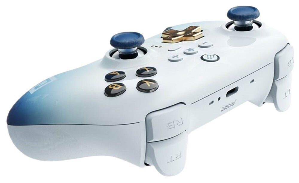 Biało-niebieski kontroler z przyciskami i joystickami. Design z wzorem płatków śniegu. Widok boku z triggerami.