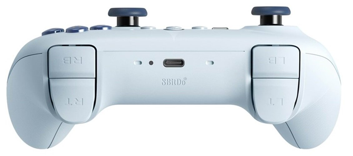 Widok z tyłu białego kontrolera z przyciskami i triggerami. Pokazuje port USB i przyciski. Joysticki są niebieskie.