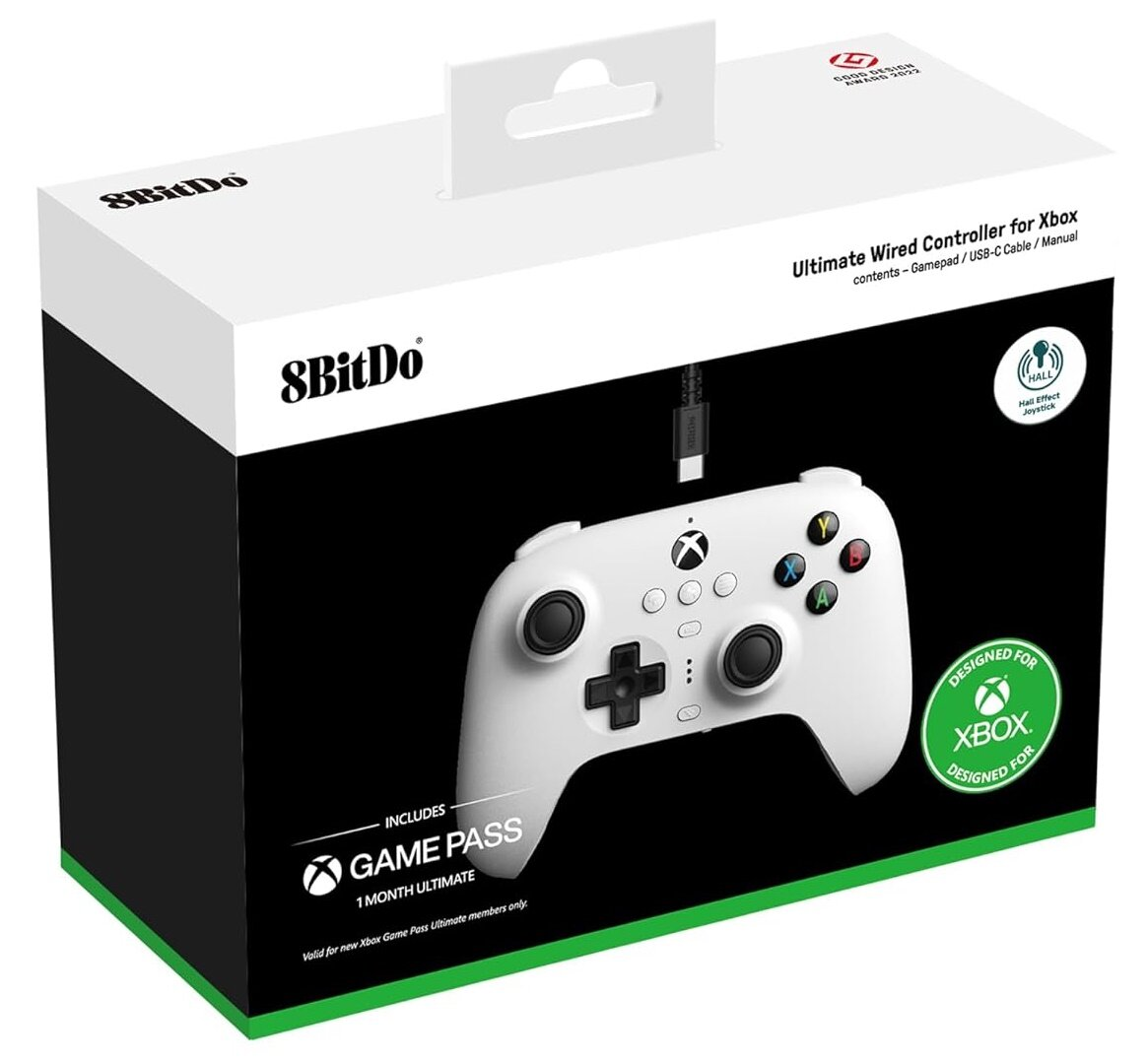 Pudełko kontrolera Xbox. Kontroler jest biały. Pudełko jest biało-czarne.