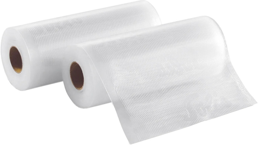 Dwie rolki przezroczystych worków do zgrzewarki próżniowej na białym tle.