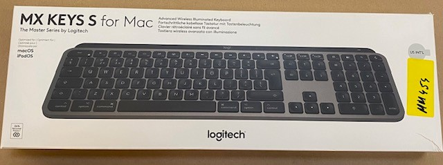 Pudełko klawiatury Logitech. Obraz klawiatury. Żółta naklejka po prawej stronie.