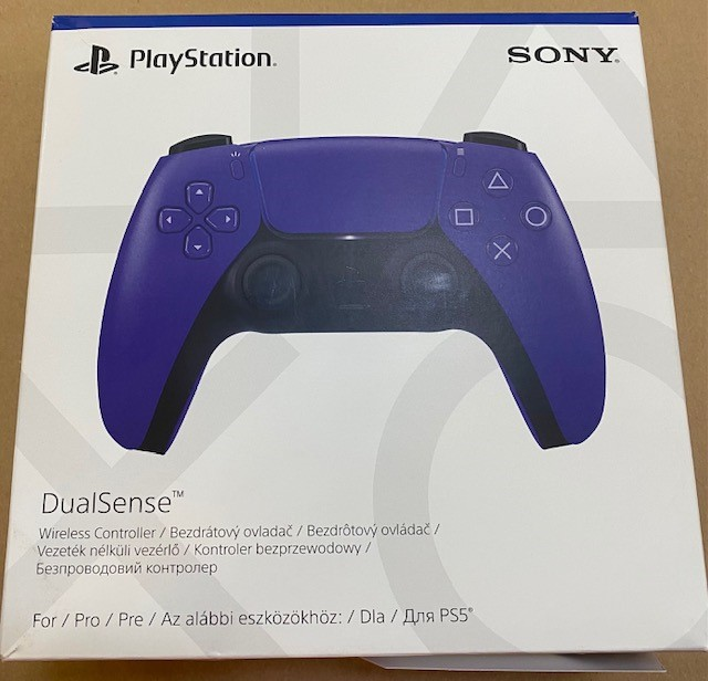 Pudełko kontrolera DualSense PlayStation 5. Obraz i tekst kontrolera.