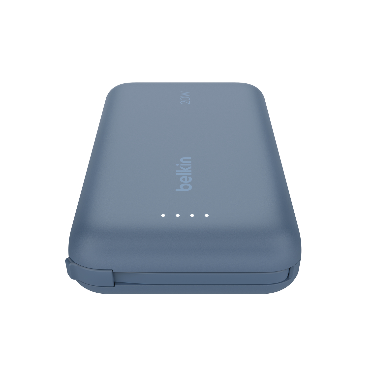 Batterie externe Belkin bleue. Le logo Belkin et 20W sont imprimés. Elle repose sur une surface blanche.