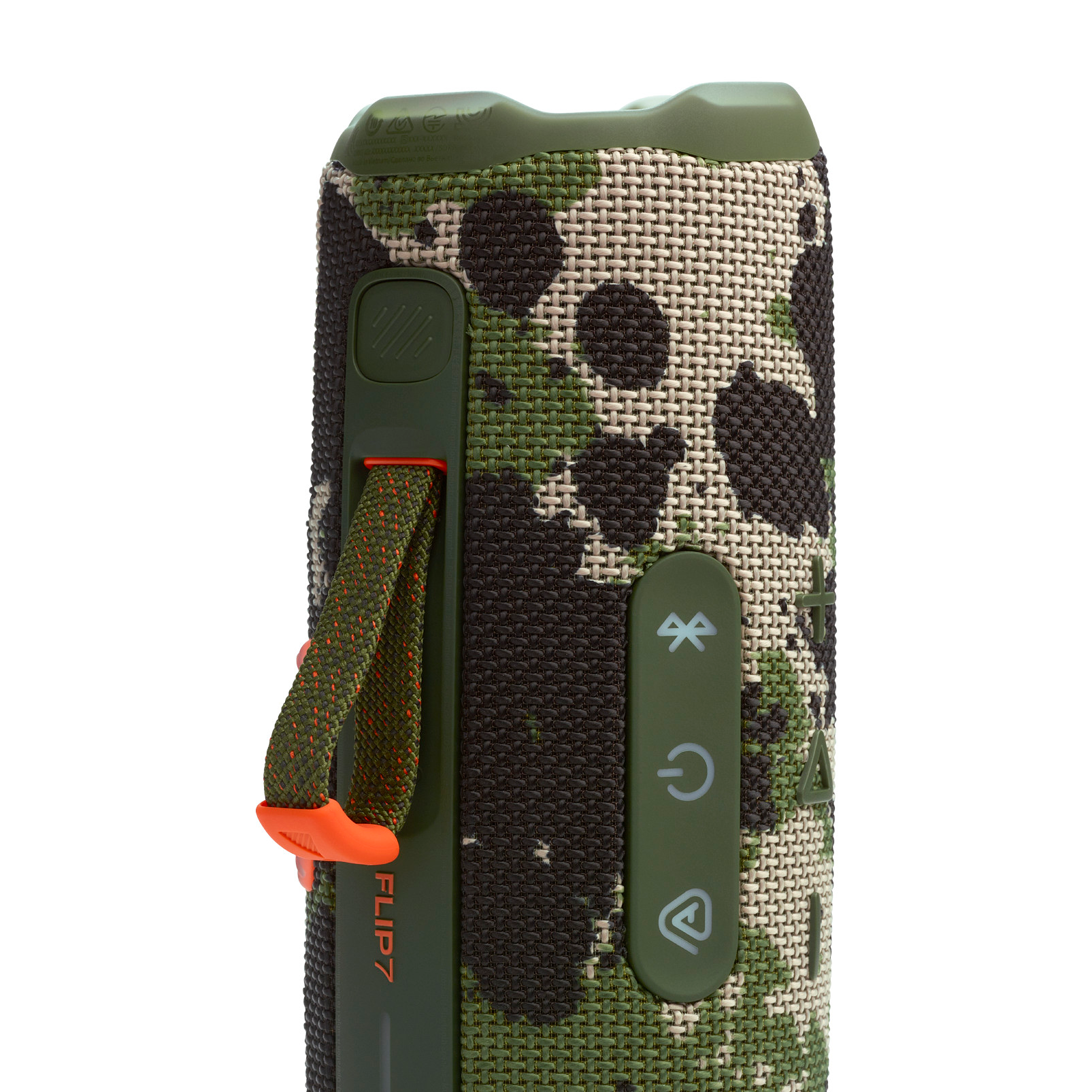 JBL Flip 7 Lautsprecher Detail. Riemen mit orangefarbenen Akzenten und Karabinerbefestigung. Camouflage-Muster.