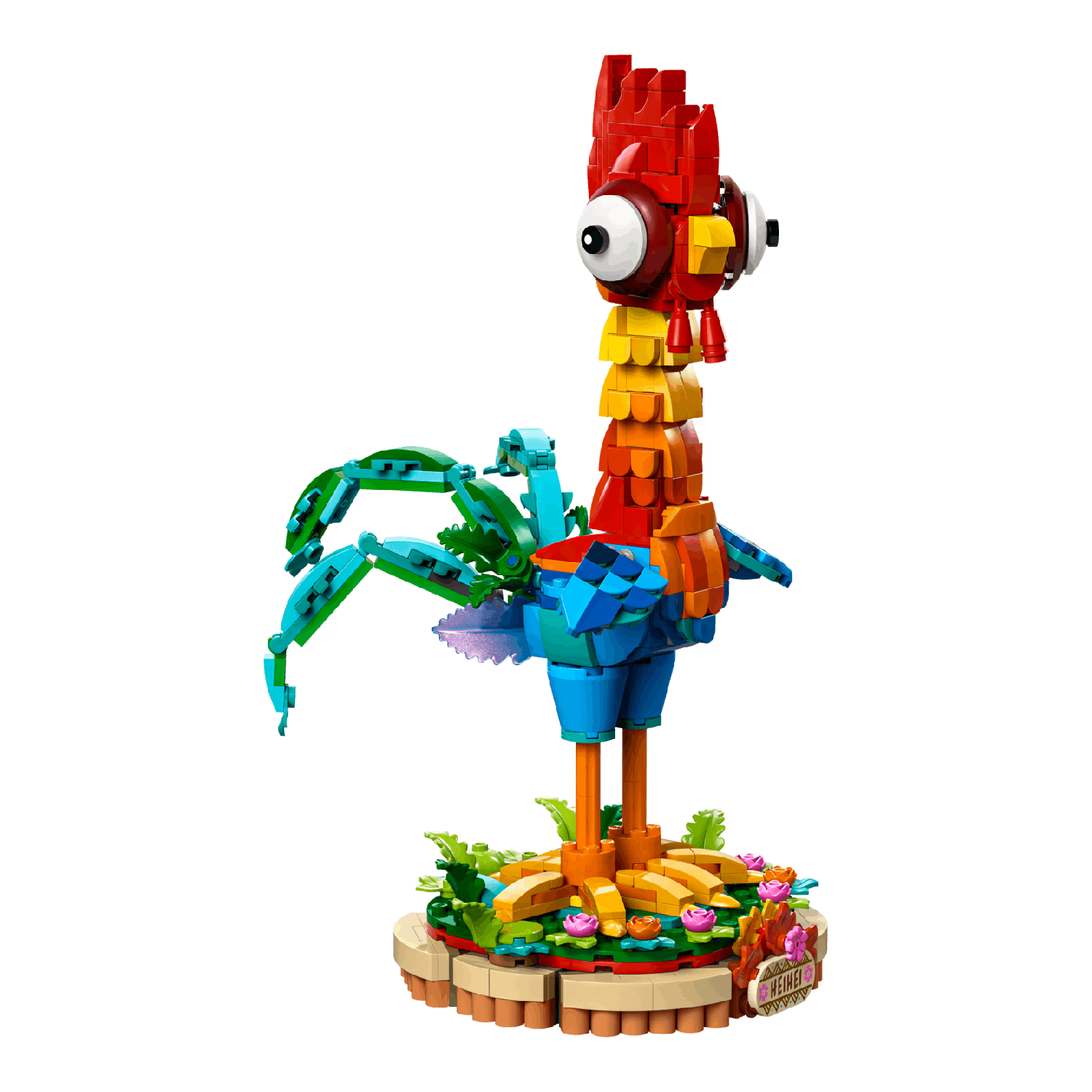 Een LEGO-haanmodel met rode, gele, oranje, blauwe en groene onderdelen, op een basis met bloemen.