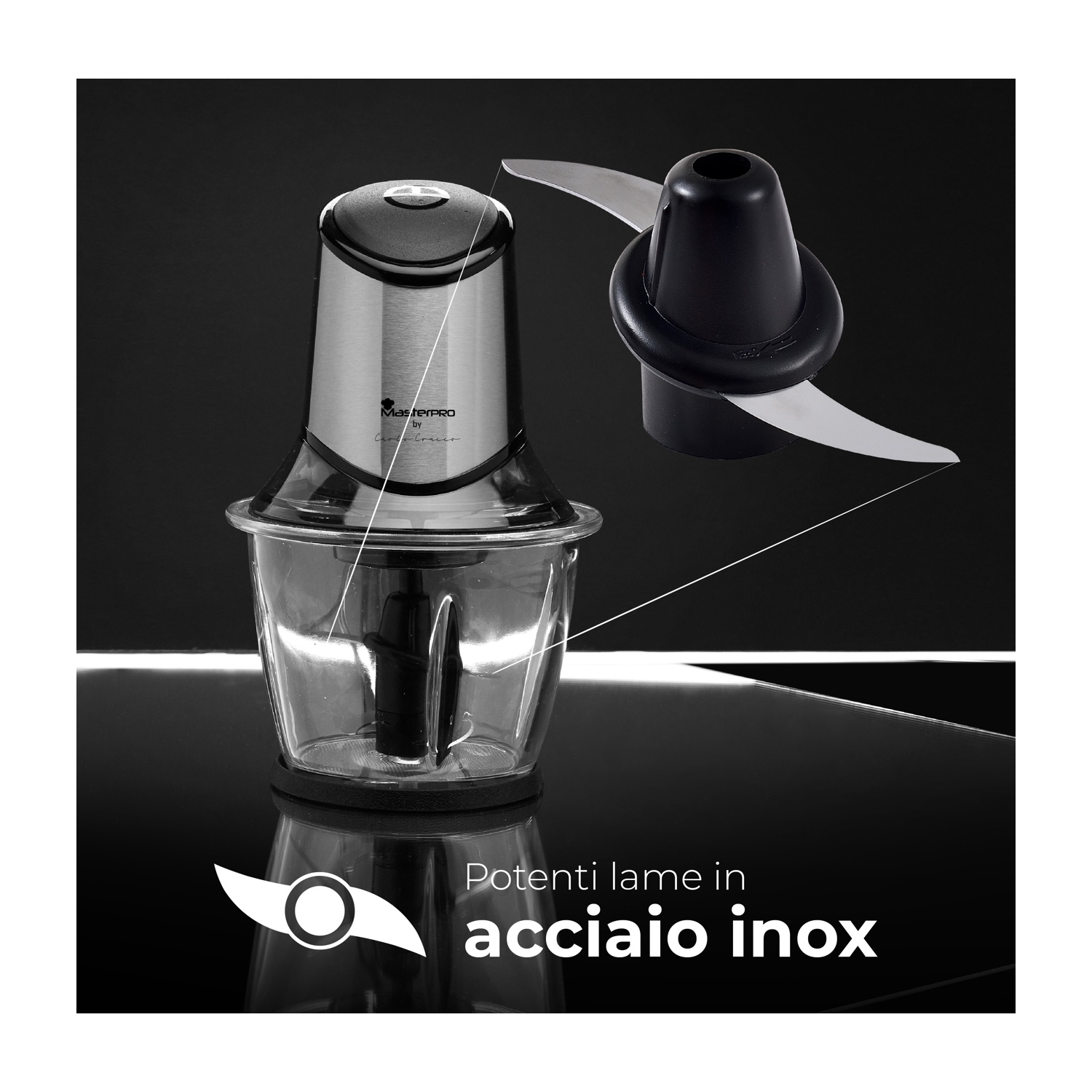 Robot da cucina con due lame. Testo: Potenti lame in acciaio inox.