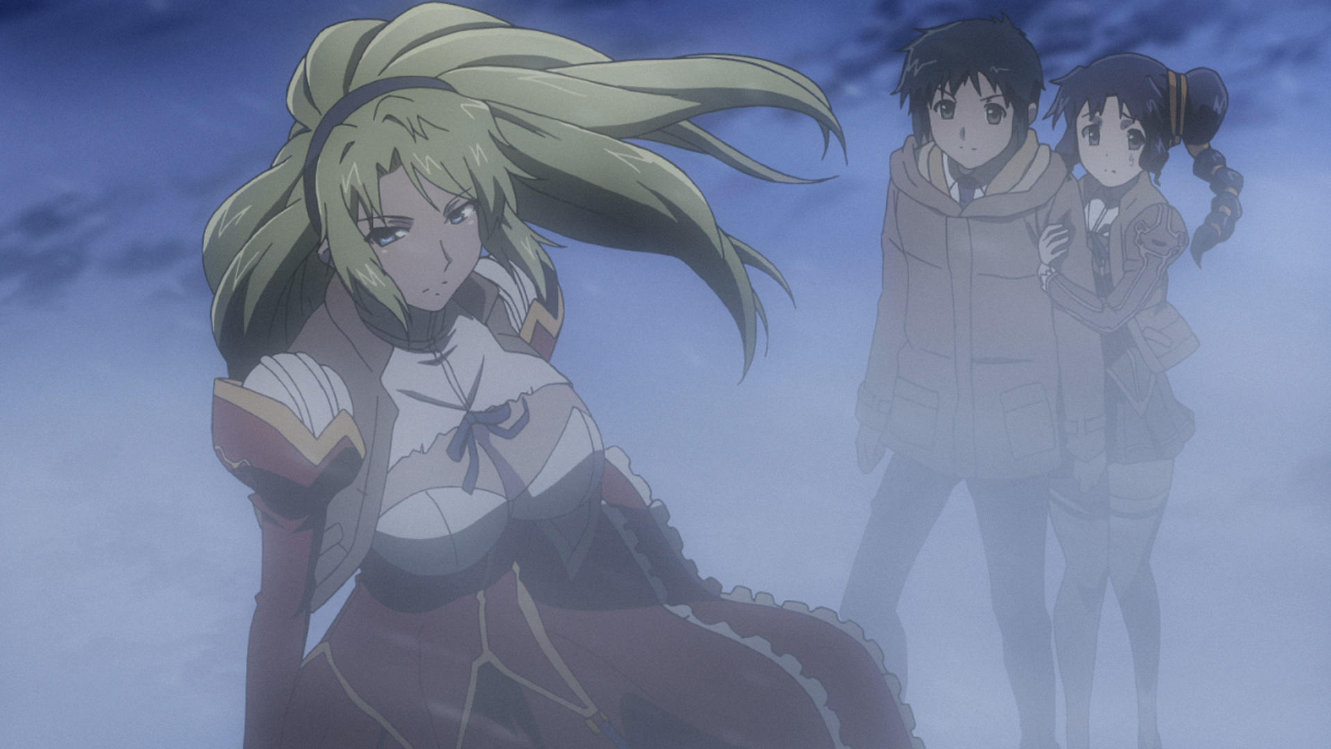 Anime-Frau und zwei Figuren stehen im Nebel. Frau im langen Kleid blickt nach vorne. Andere beobachten.