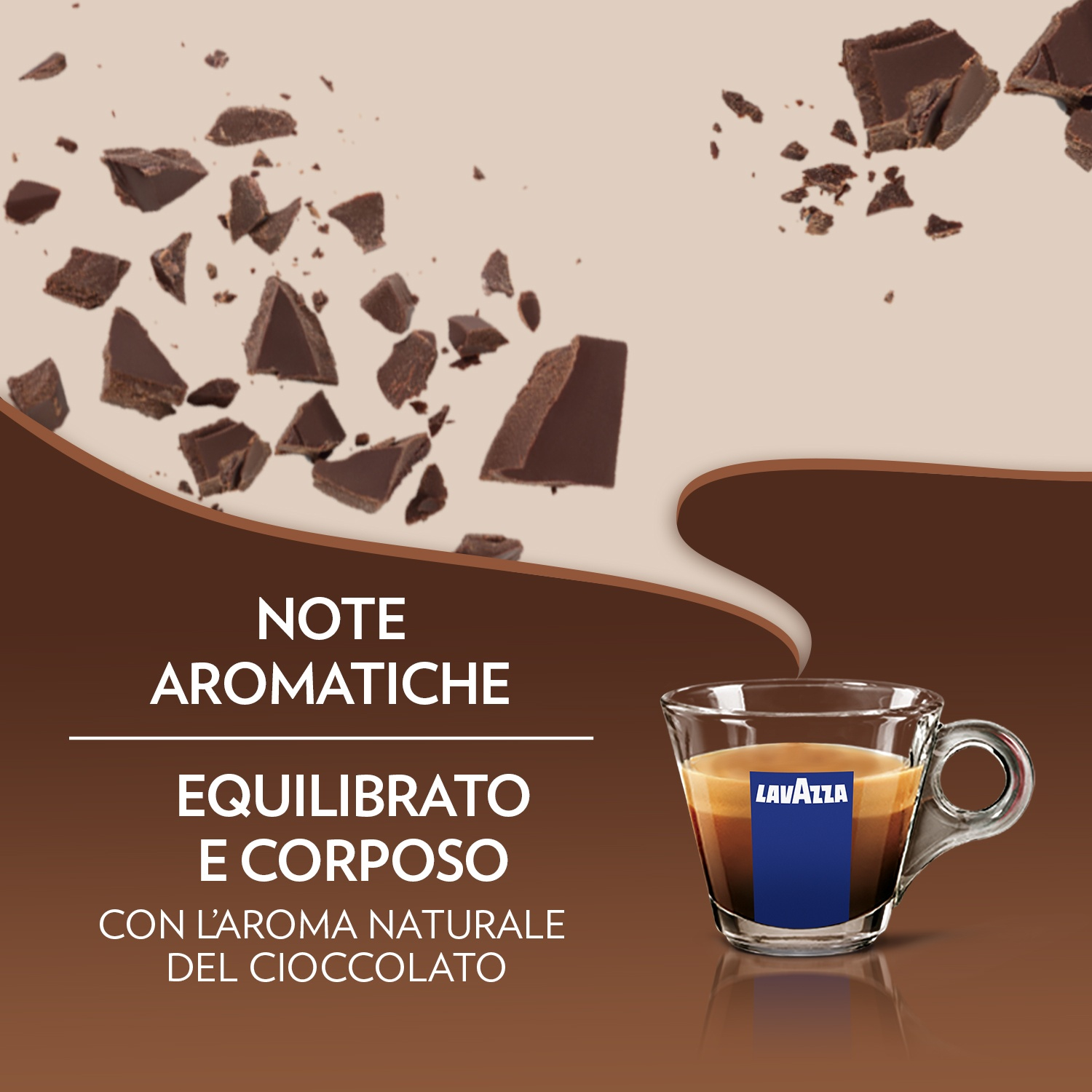 Tazza di caffè con logo Lavazza, circondata da cioccolato e testo in italiano.
