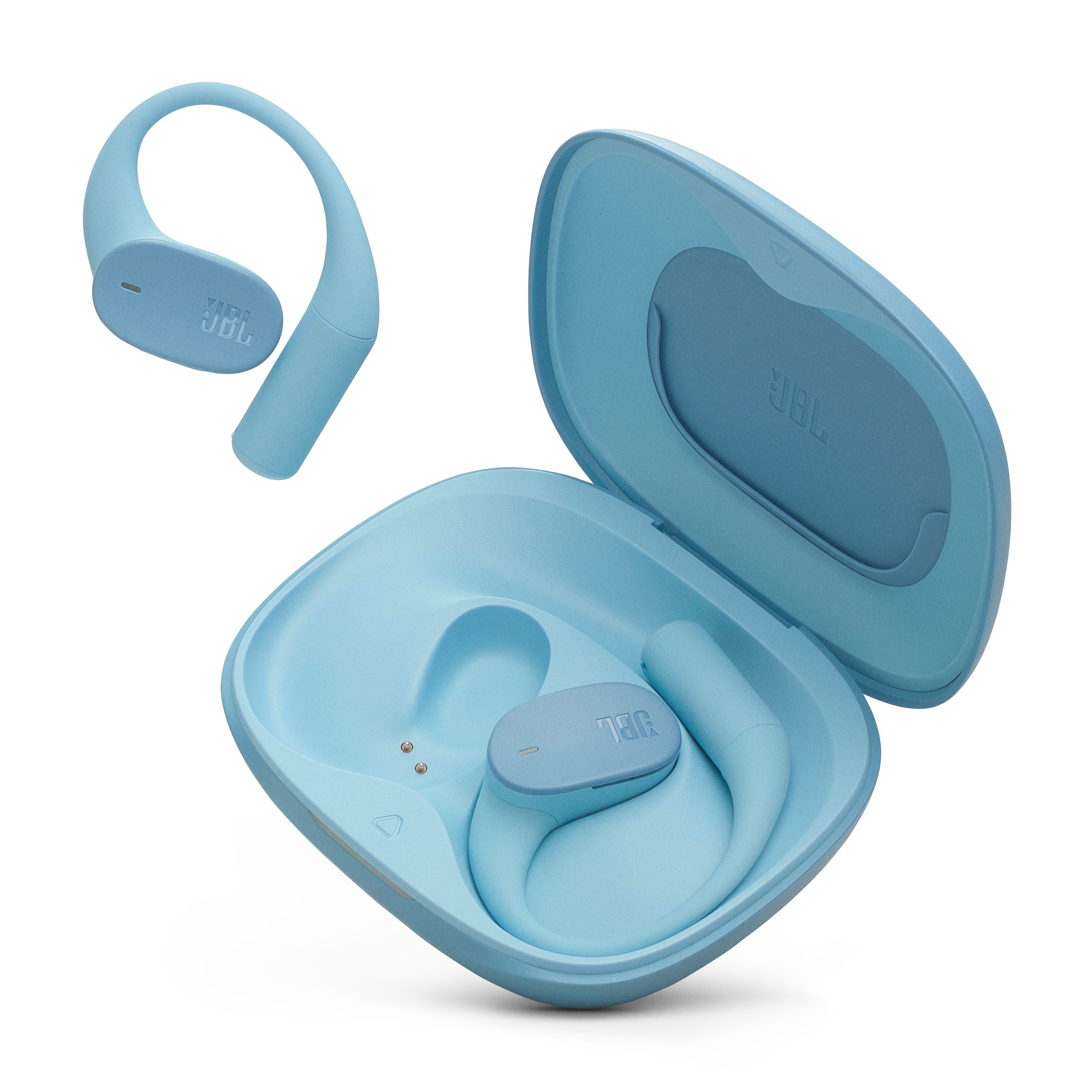 Blaue JBL-Ohrhörer mit Ladecase. Ohrhörer in der Hülle und an der Seite.