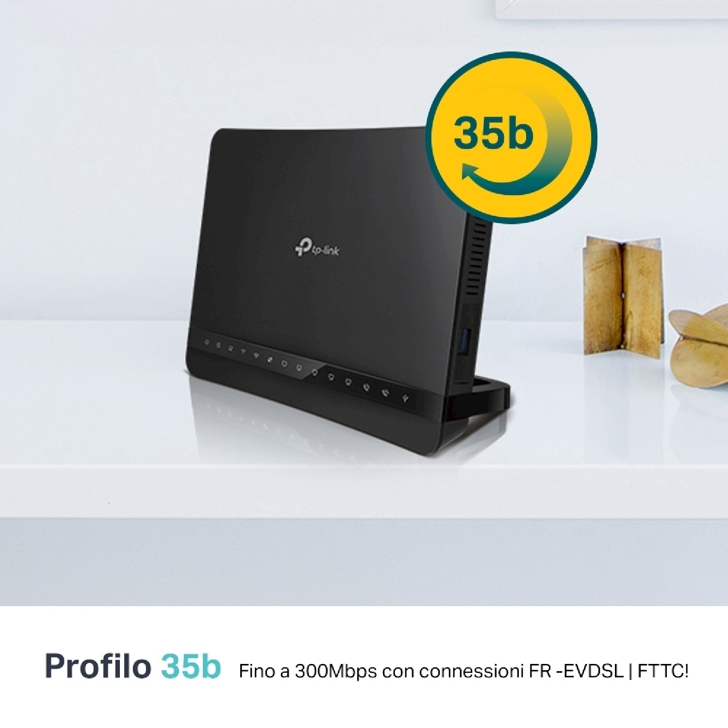 Router su una superficie bianca, con un cerchio giallo e il numero 35b. Un libro sullo sfondo.
