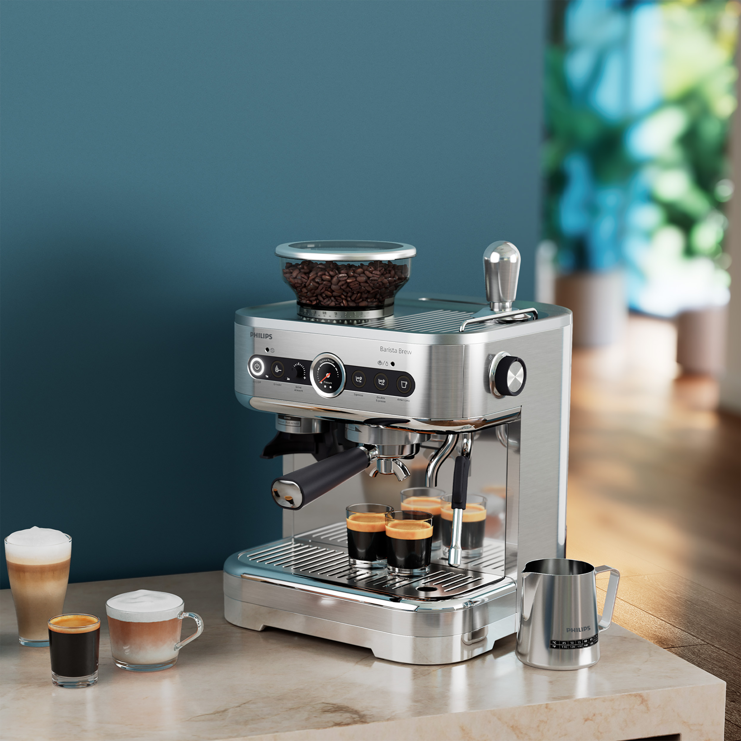 Eine silberne Espressomaschine mit einem Bohnenbehälter und einem Milchkännchen.
