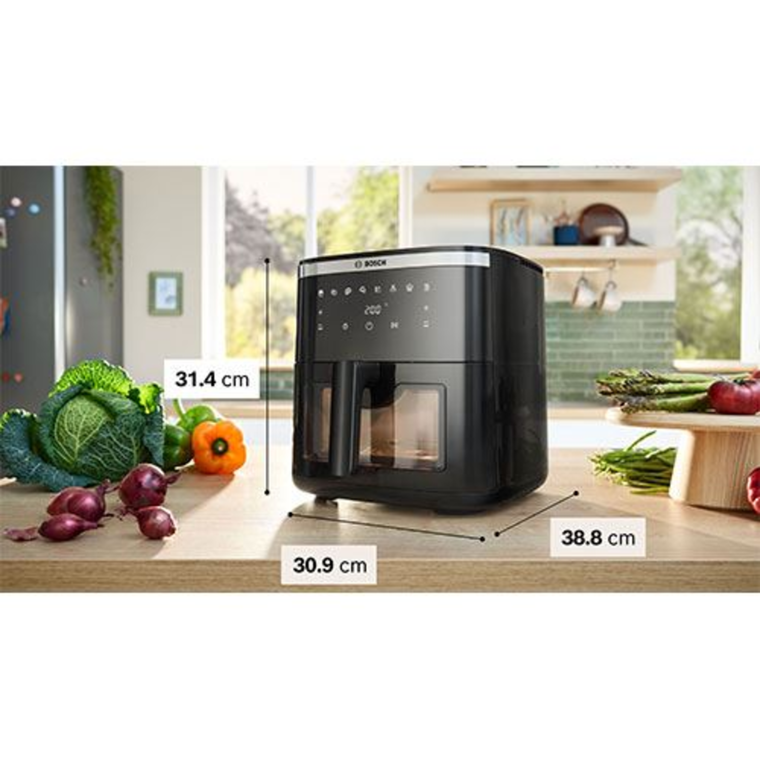 Une friteuse à air Bosch posée sur un comptoir. Les dimensions sont affichées avec des mesures en centimètres.