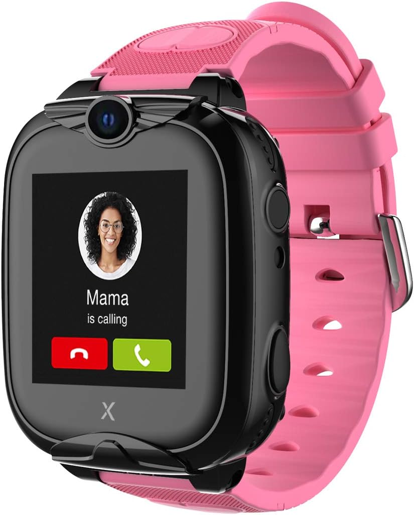 Reloj inteligente negro con correa rosa muestra llamada de "Mama". Botones rojo rechazar y verde aceptar.