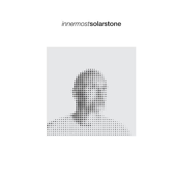 Schwarz-Weiß-Mosaik eines Männergesichts. Das Wort 'innermostsolarstone' steht oben.
