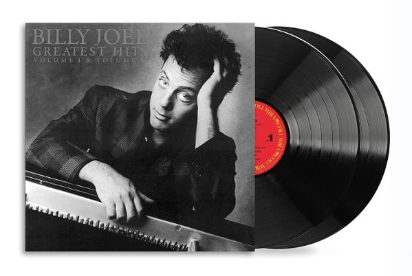 Album borító Billy Joellel öltönyben, egy zongorára támaszkodva. Két bakelit lemez látható.