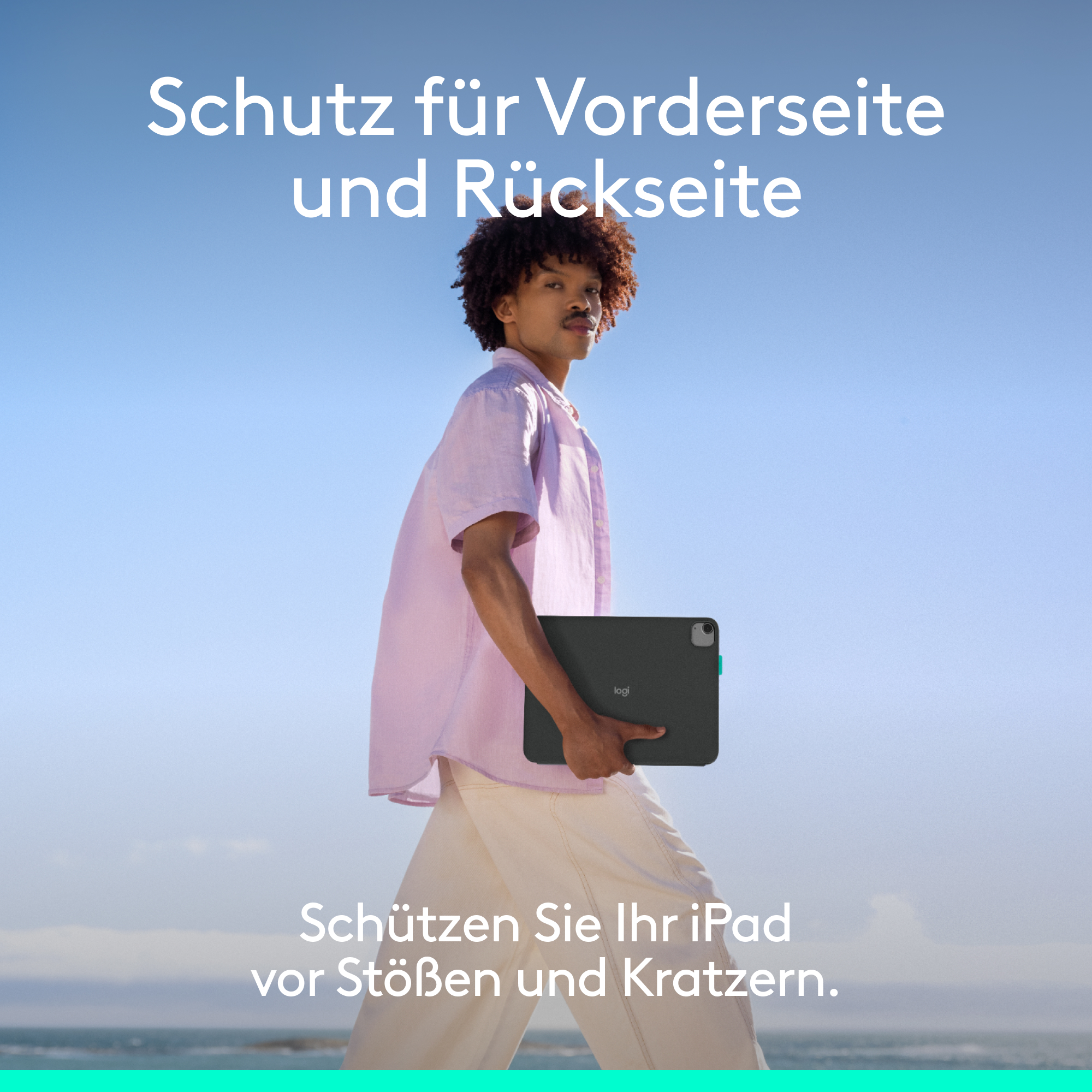 Mann geht, hält ein Tablet und trägt ein rosa Hemd. Blauer Himmel.
