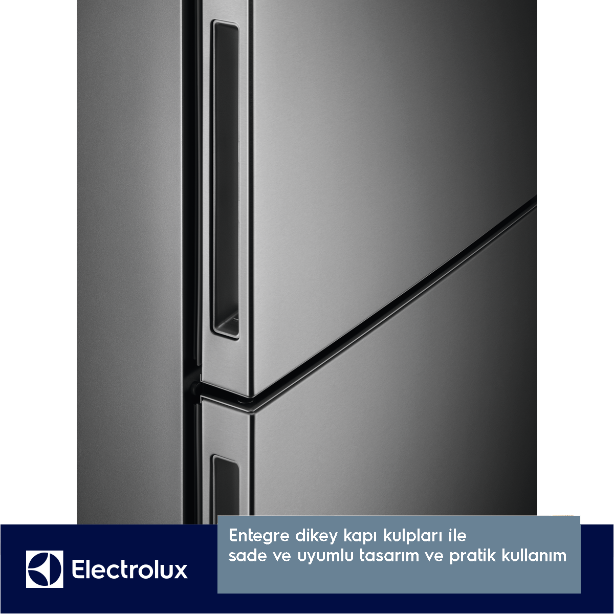 Entegre kulplu Electrolux buzdolabı kapısı ve altında metin.