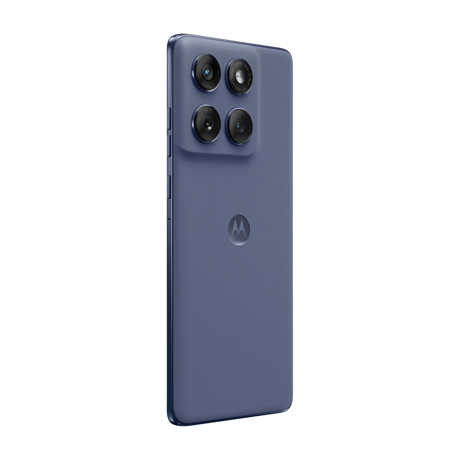 Vista posteriore di uno smartphone blu scuro. Quattro obiettivi della fotocamera, logo Motorola, retro strutturato.