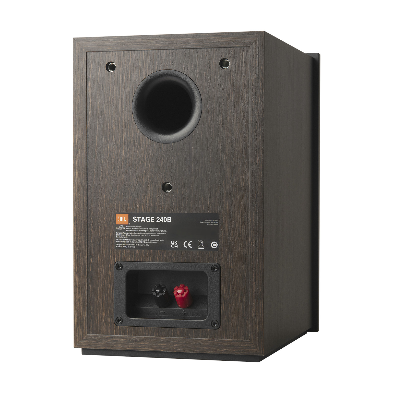 Bir JBL Stage 240B hoparlörünün arkadan görünümü. Kahverengi ahşap kaplama, siyah hoparlör portu ve bağlantı terminalleri.