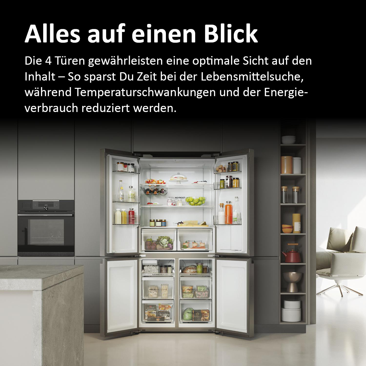 Kühlschrankinnenraum. Die Kühlschranktüren sind geöffnet und zeigen das Innere.