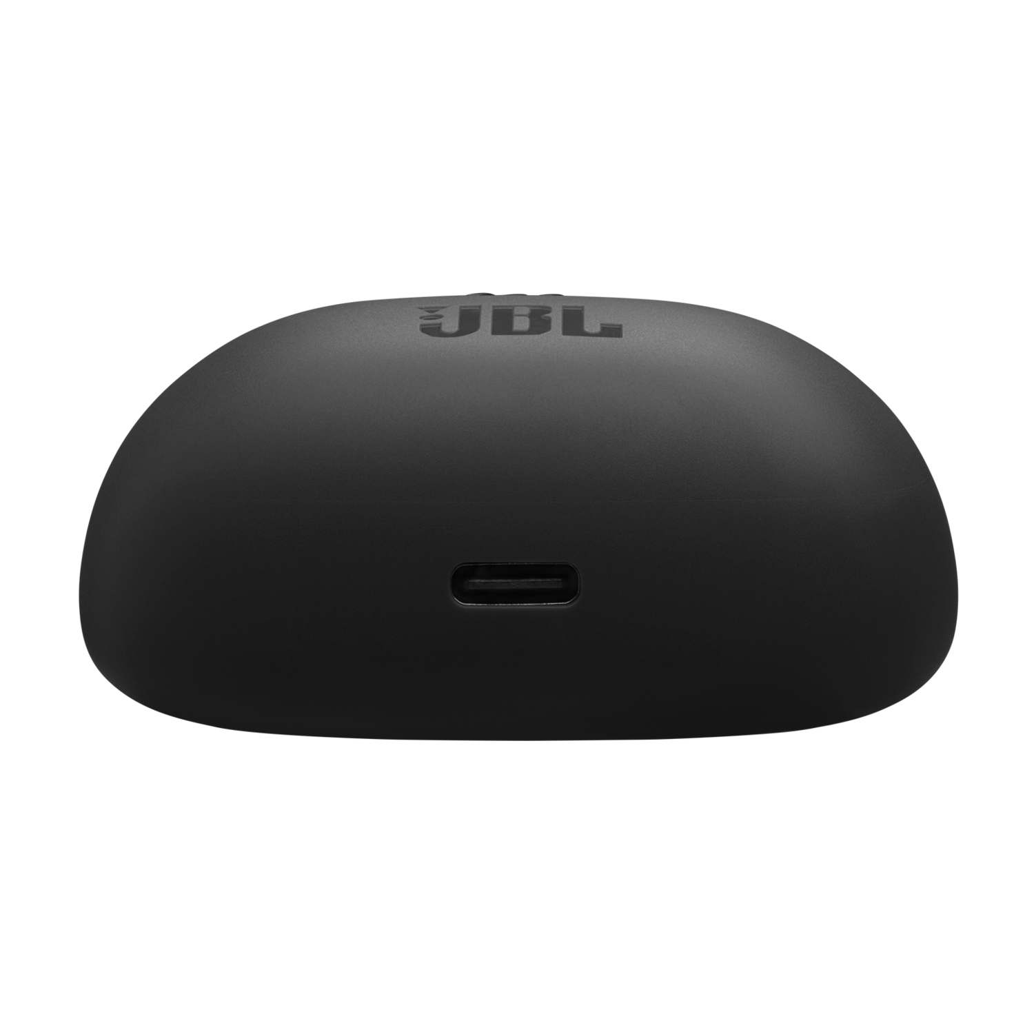 Een zwarte oplaadcase met een USB-C-poort aan de onderkant, op een zwarte achtergrond.