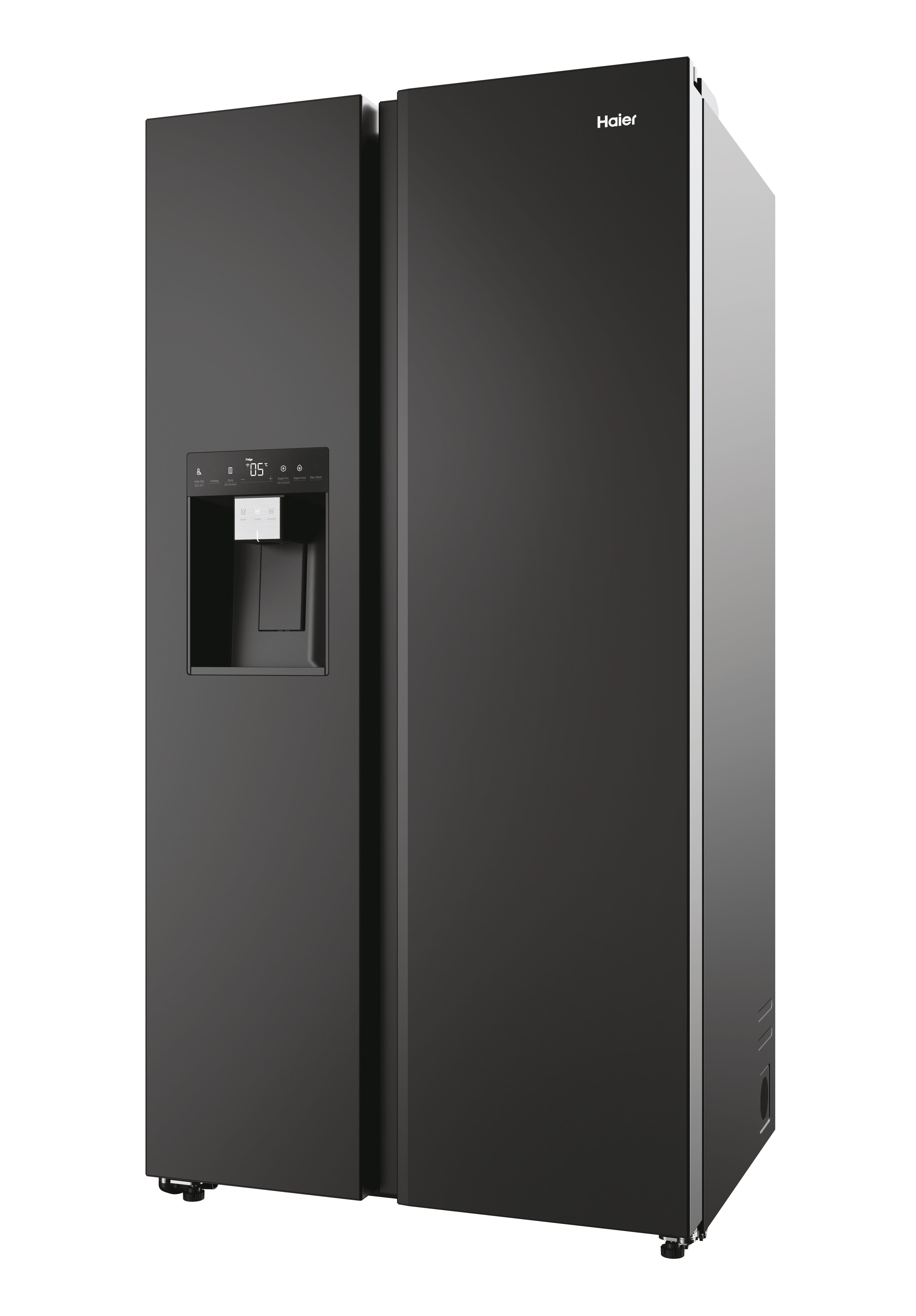 Ein schwarzer Kühlschrank mit Doppeltür mit Wasserspender und digitaler Anzeige.