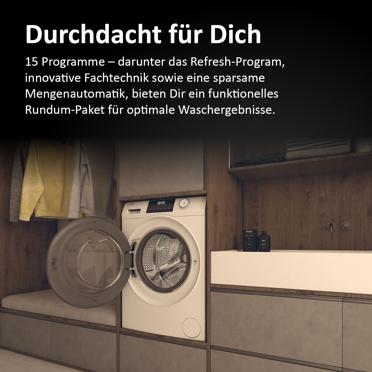 Weiße Waschmaschine mit offener Tür. Waschküchenumgebung. Schwarzer Hintergrund.