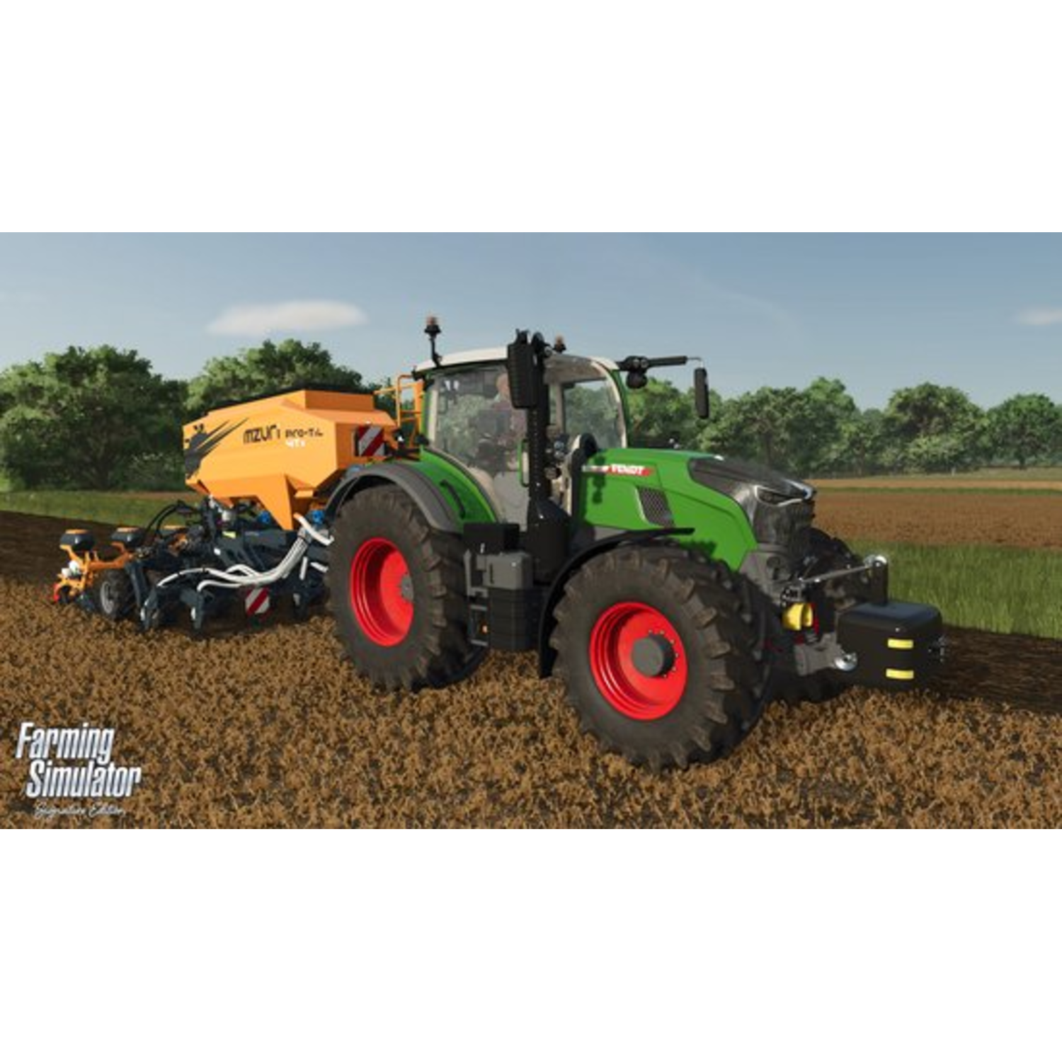 Een groene tractor met een gele en oranje zaaimachine in een veld. Bomen en lucht op de achtergrond.