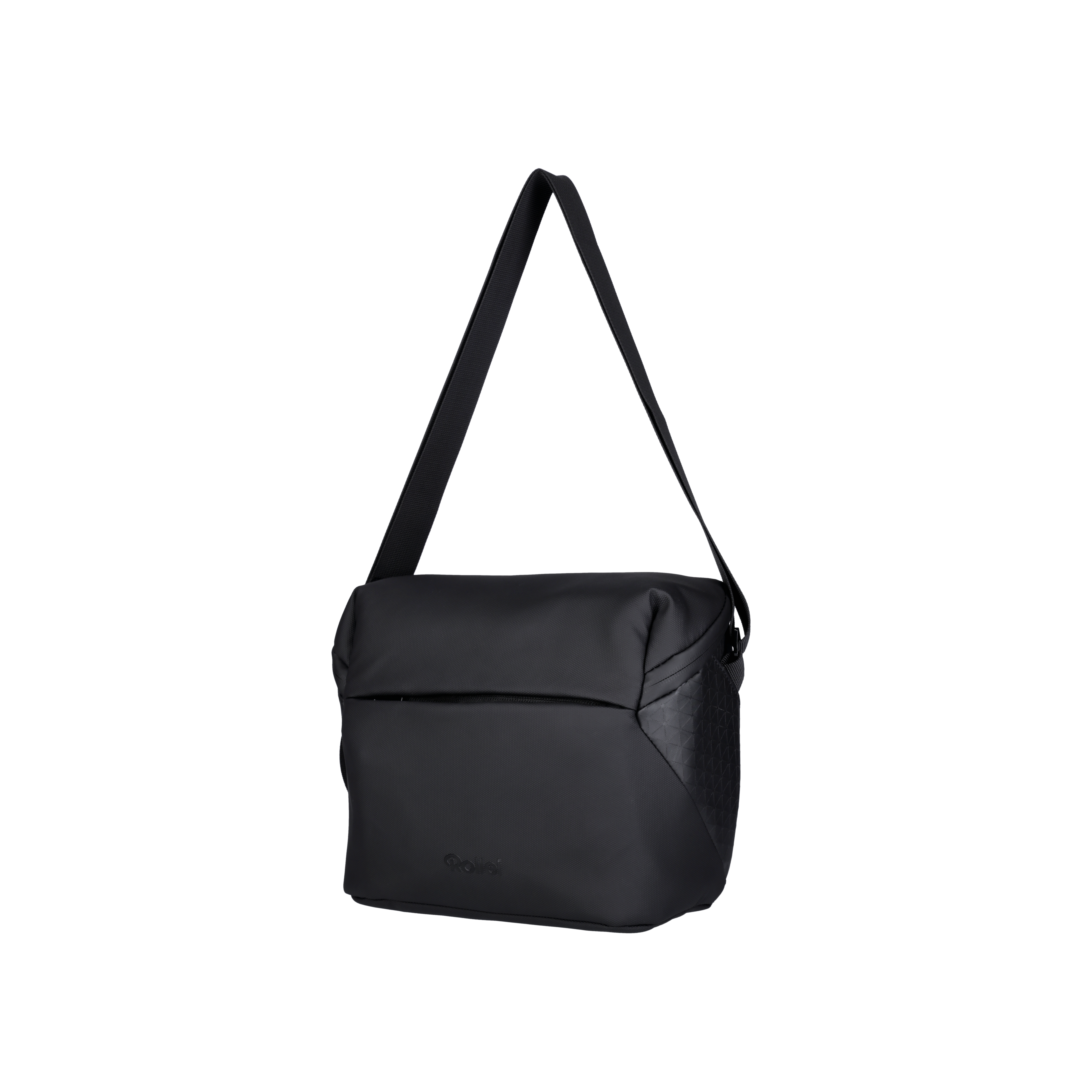 Schwarze Umhängetasche mit Schulterriemen. Die Tasche hat eine Klappe und eine Vordertasche.