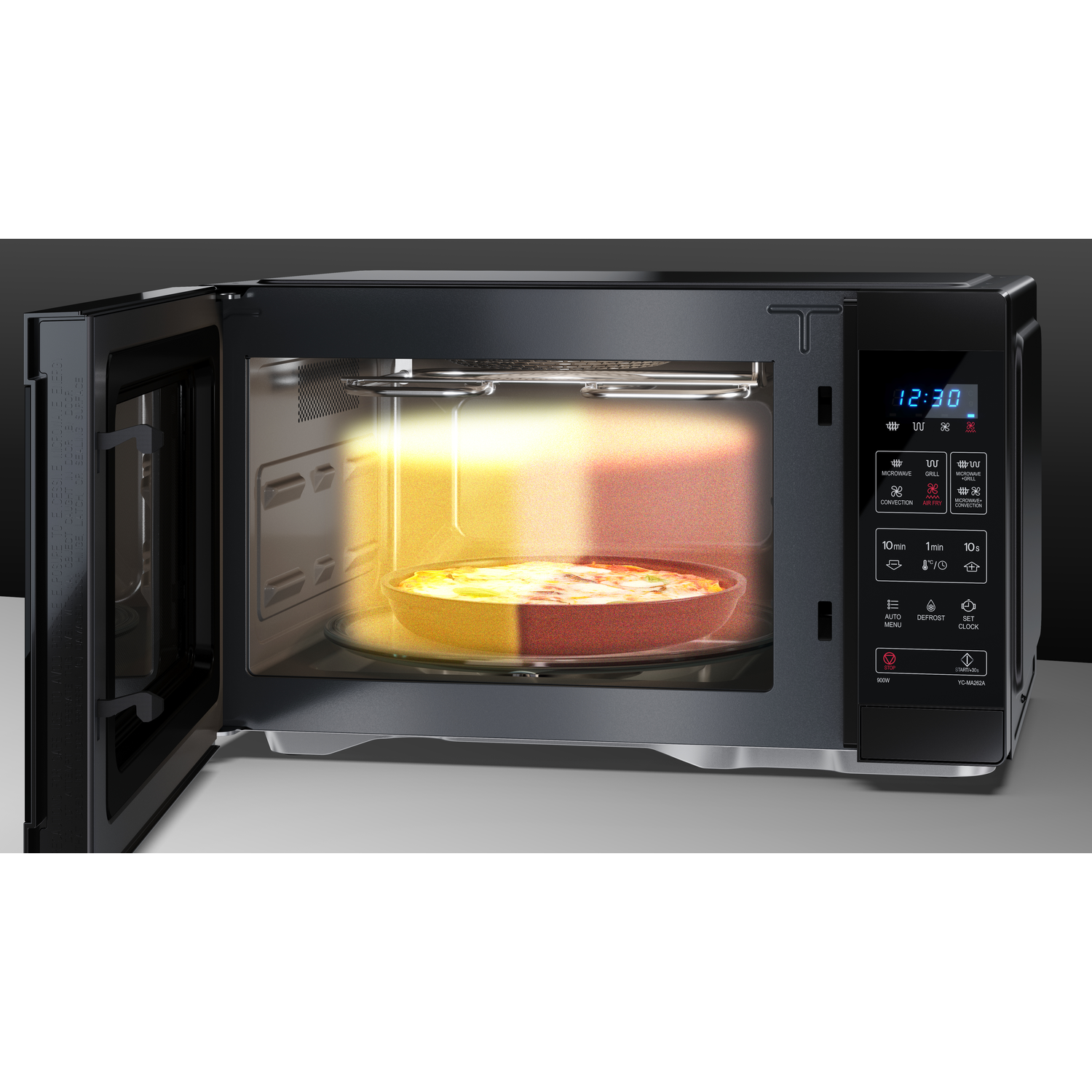 Zwarte Sharp magnetron met open deur. Pizza wordt erin gebakken. Digitaal display toont 12:30. Witte achtergrond.