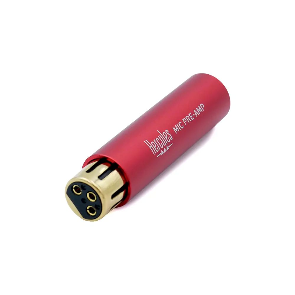 Ein rotes Hercules MIC PRE-AMP. Es ist zylindrisch mit einem goldfarbenen Stecker. Der Hintergrund ist weiß.