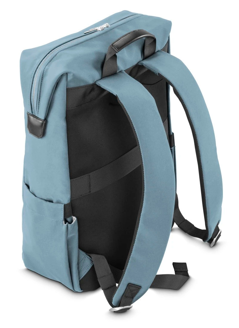 Turkusowy plecak, widok z tyłu, czarne paski, czarna podszewka i srebrne zamki. Białe tło.